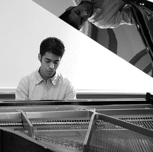 Juan Zurutuza, pianist Juan Zurutuza, pianist
